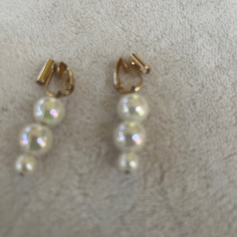 Vintage Style Gold Tone Iridescent Faux Pearl Triple Drop Clip On Earrings